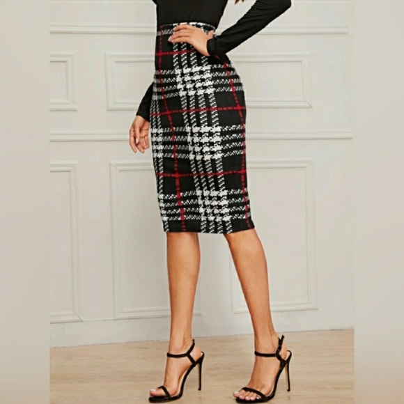 Pretty in Plaid Pencil skirt - Picture 3 of 5